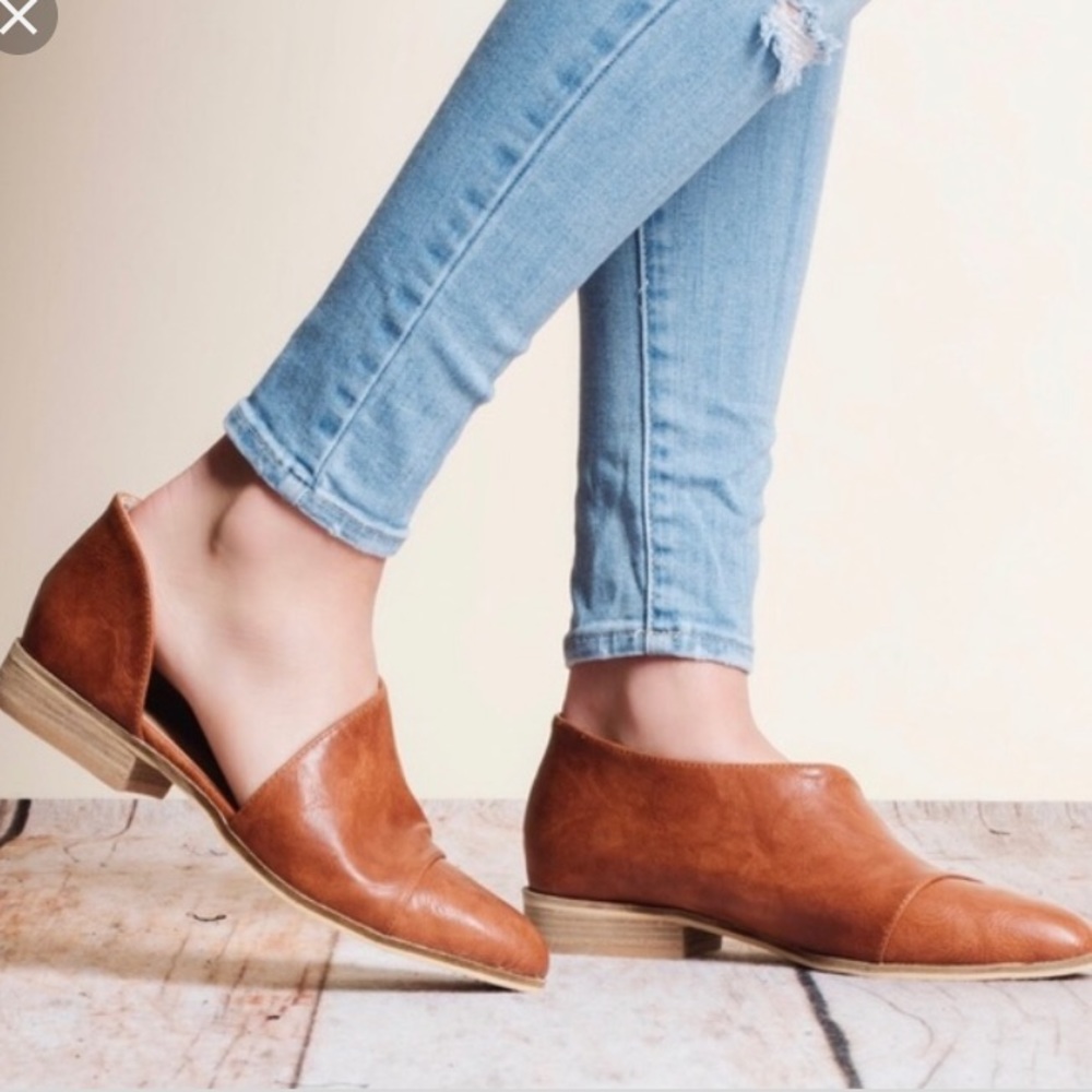 Free people Tan cutout flats